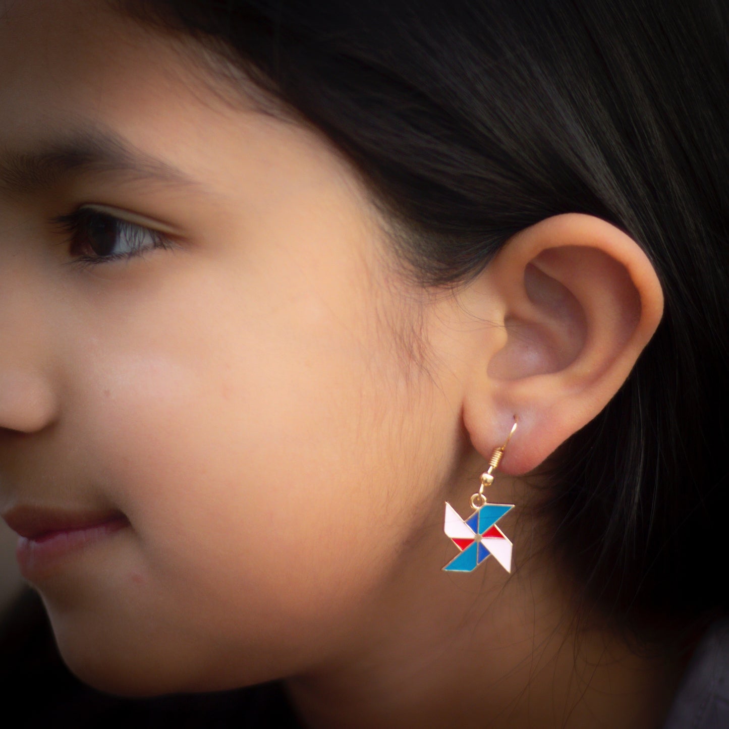 Hand fan Earring