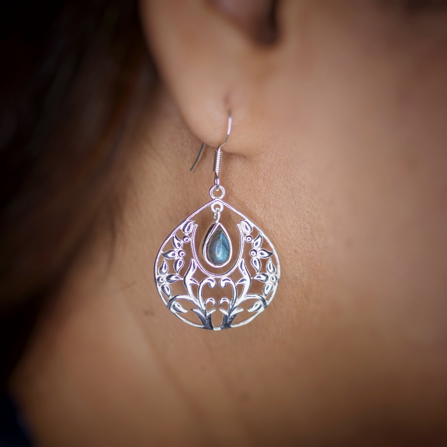 Motif Rain Drop Earring
