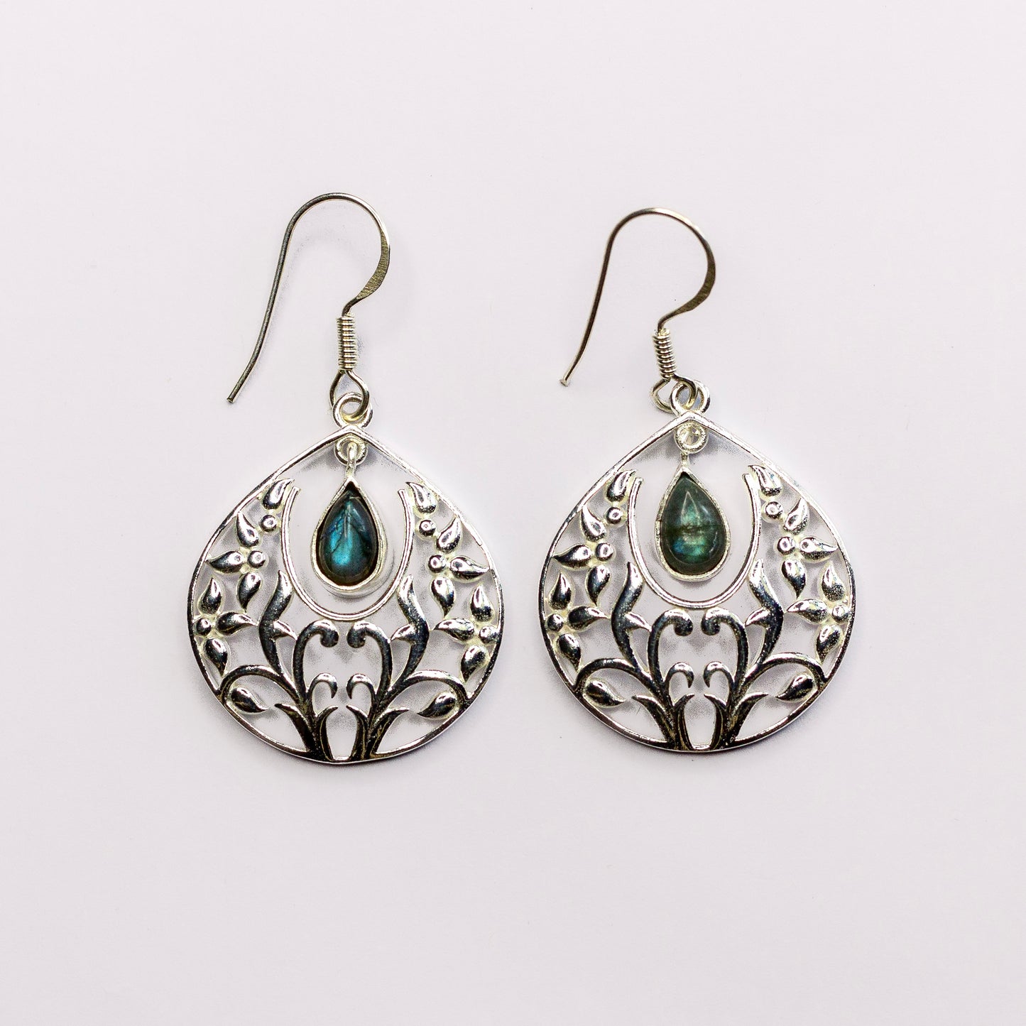 Motif Rain Drop Earring