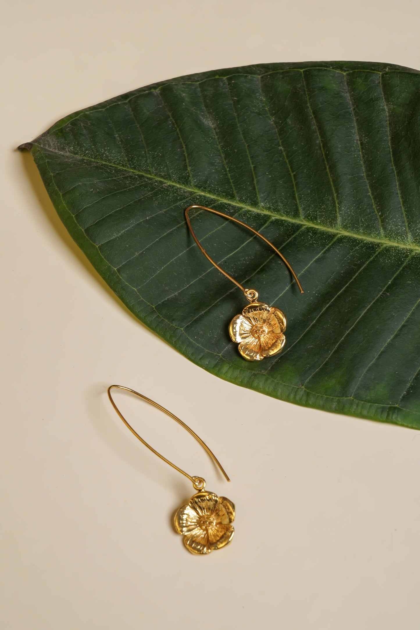 U SHAPE FLOWER EARRINGS