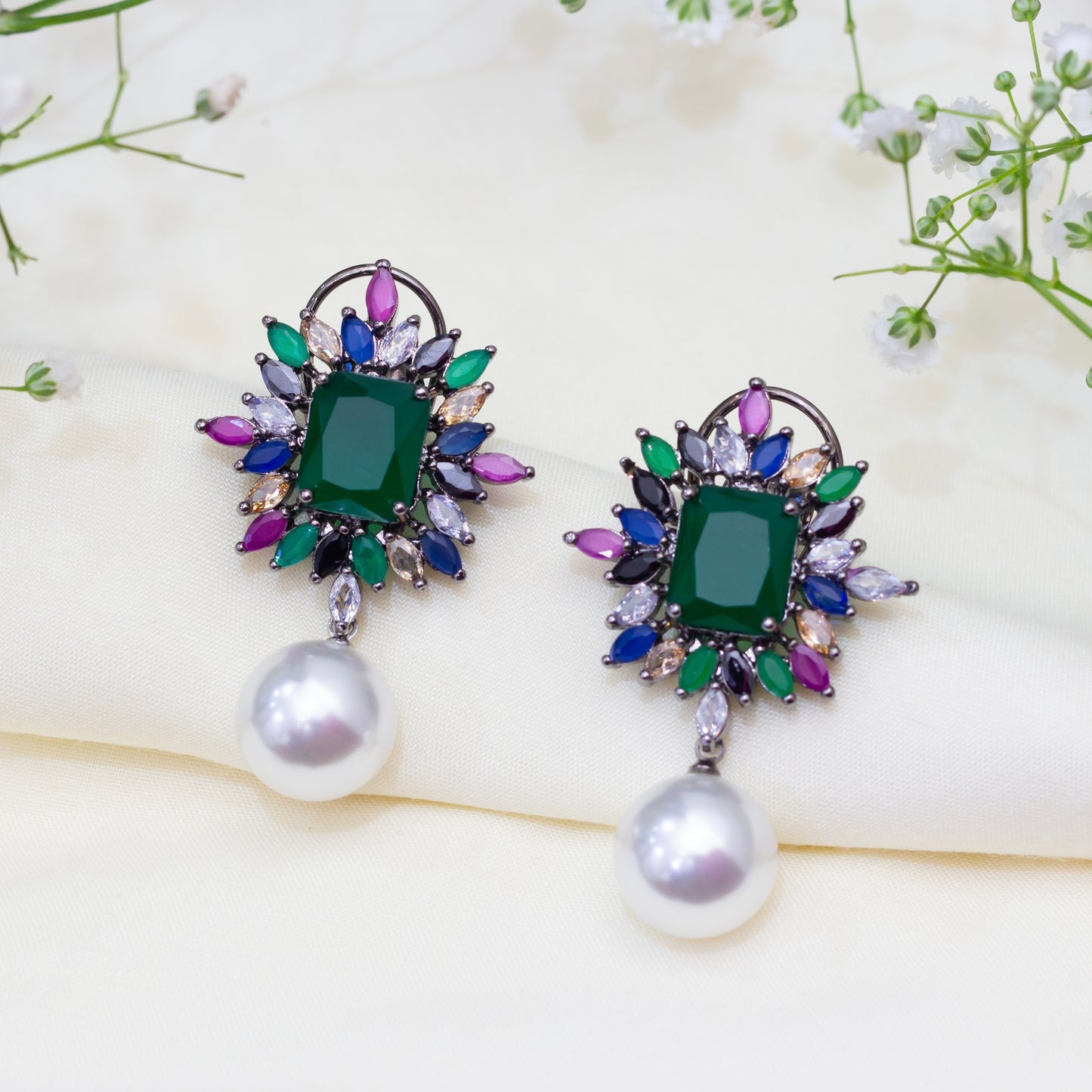 Queen’s Emerald earrings