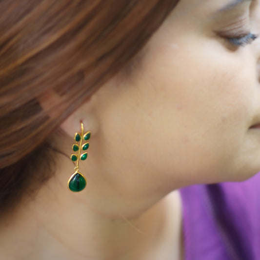 Emerald leafy drop sui dhaga earrings