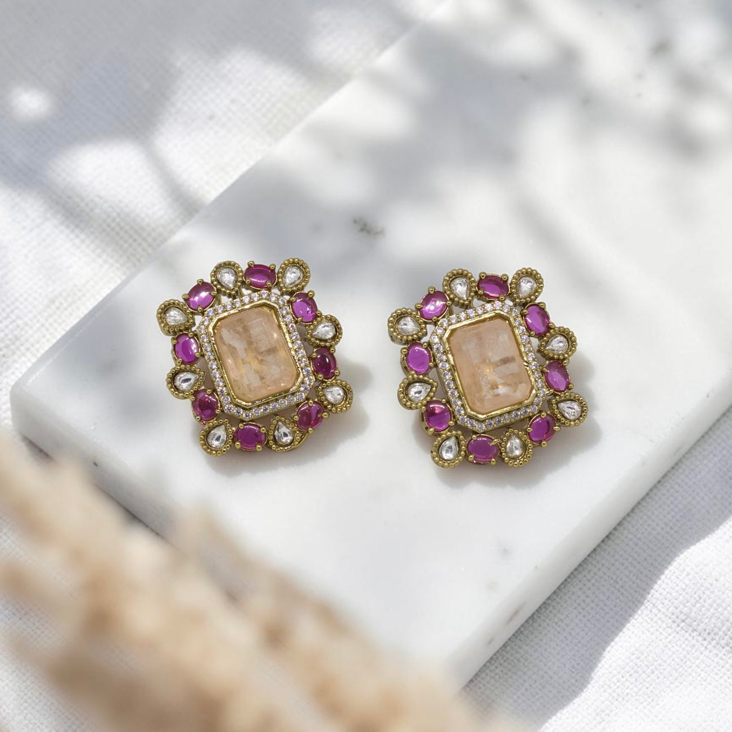 Gulnaar Studs